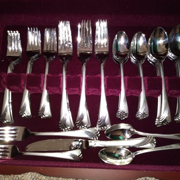 LENOX KELLY FROSTED 13 PC PLACE SERVICE & SERVING - Picture 4 of 8
